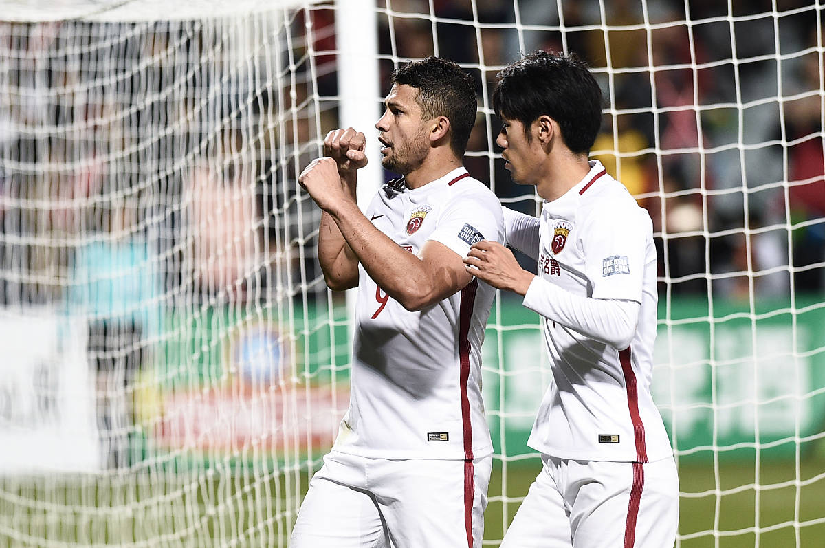 亚洲足球巨星展现实力,引爆赛场激情 亚洲足球巨星展现实力,引爆赛场激情