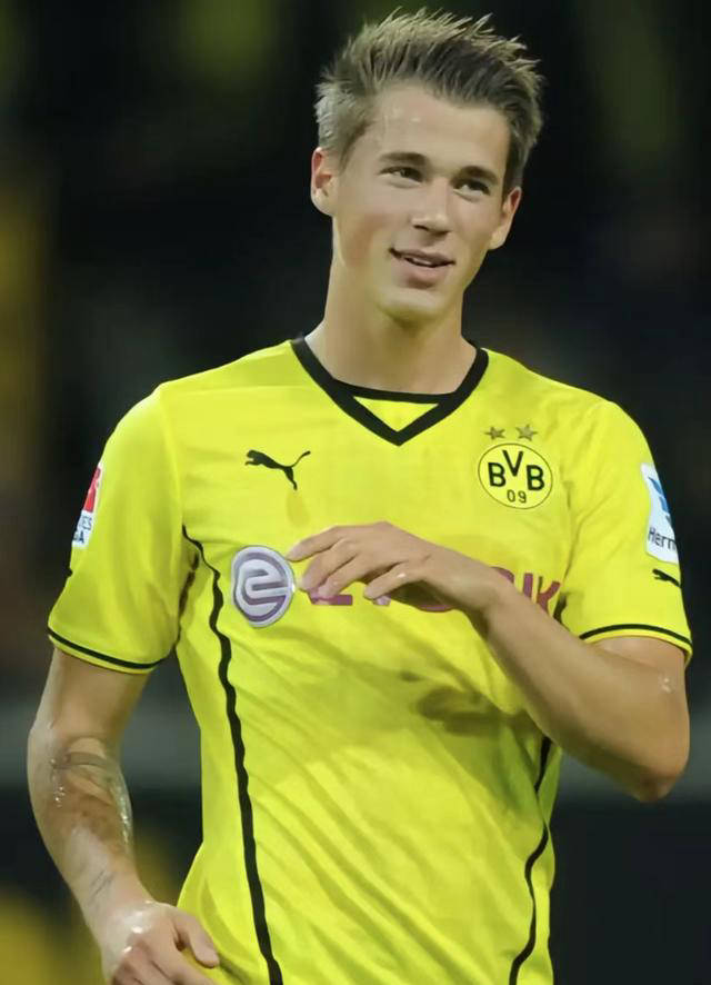 开云体育app-格策在場上表現出色，沙爾克战胜對手的简单介绍