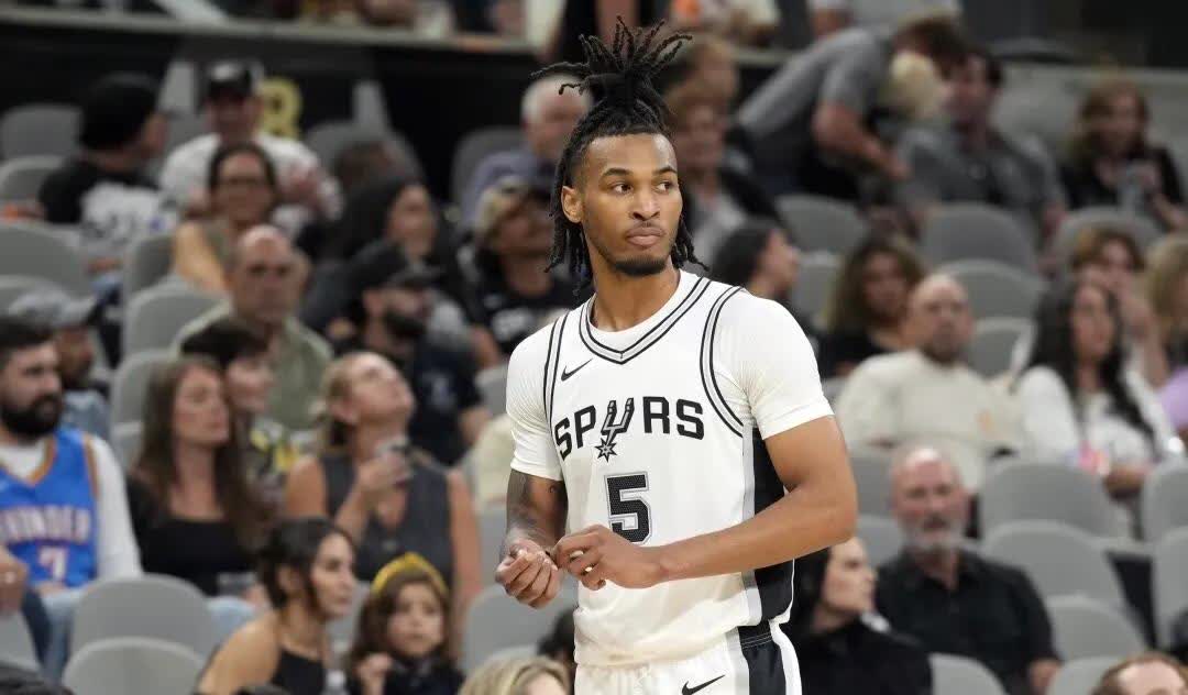 马刺队球员连续多场比赛表现稳定 马刺队球员连续多场比赛表现稳定