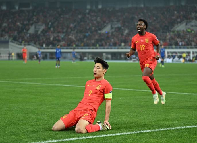 精彩瞬间回顾,球星绽放光芒助球队取胜的简单介绍 精彩瞬间回顾,球星绽放光芒助球队取胜的简单介绍