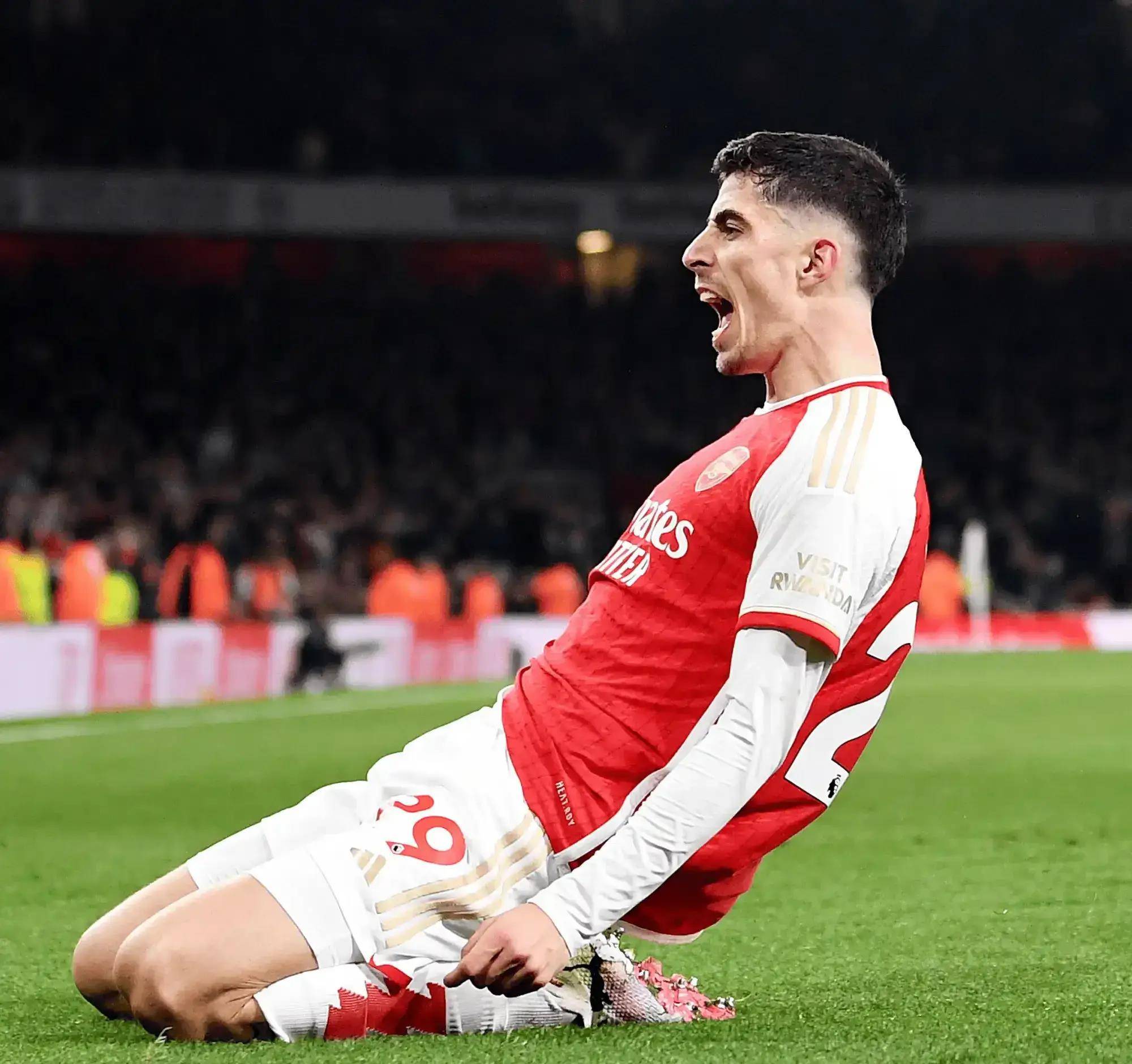 开云体育app-美因茨队球员连续破门，客场全取三分