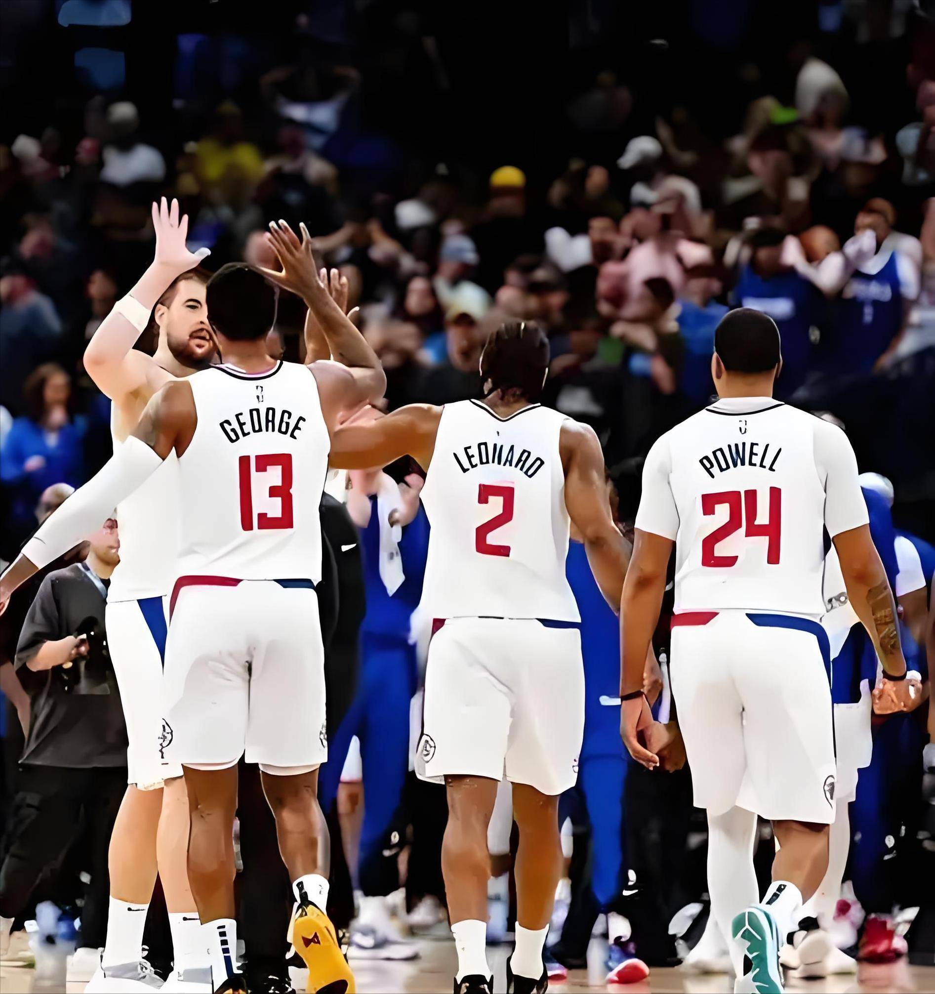 包含独行侠球员集体爆发，取得关键胜利的词条