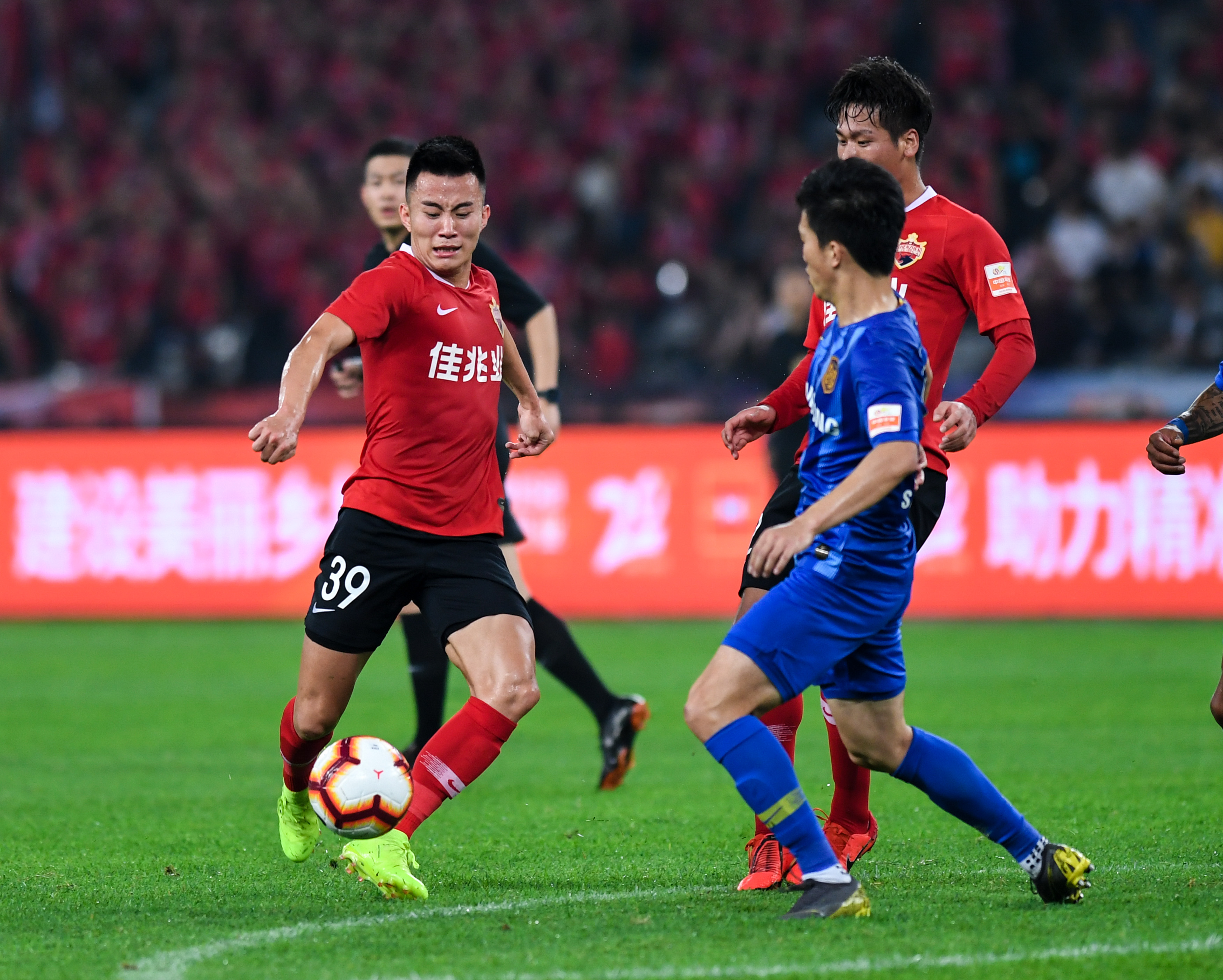 江苏苏宁惨负深圳佳兆业,遭遇连败的简单介绍 江苏苏宁惨负深圳佳兆业,遭遇连败的简单介绍