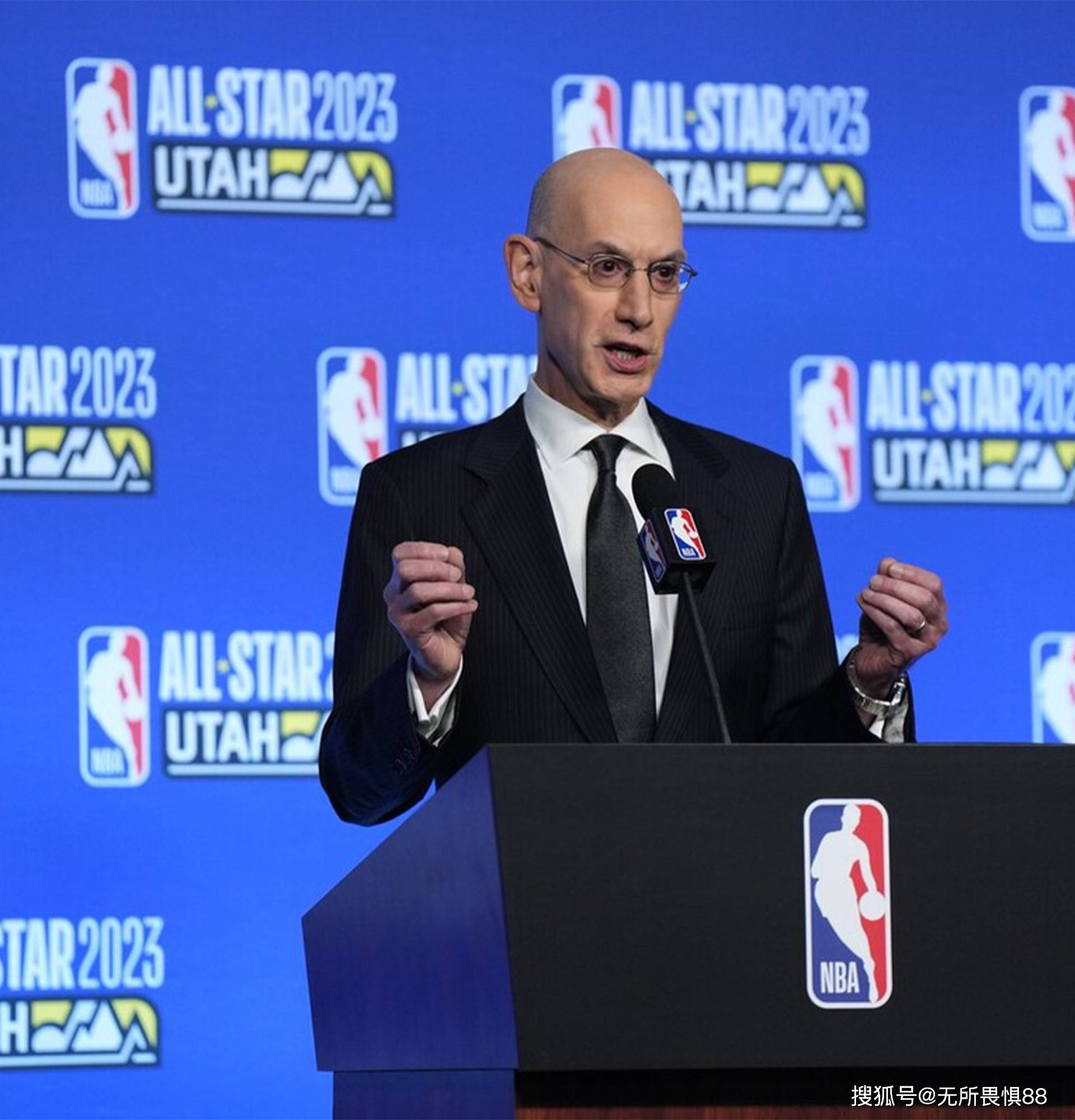 开云体育入口-包含篮球明星频频伤退，球队阵容调整压力大增的词条