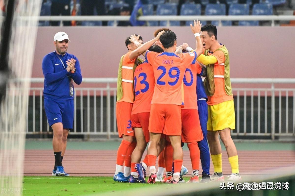 开云APP-球队在关键比赛中击败对手，晋级下一轮