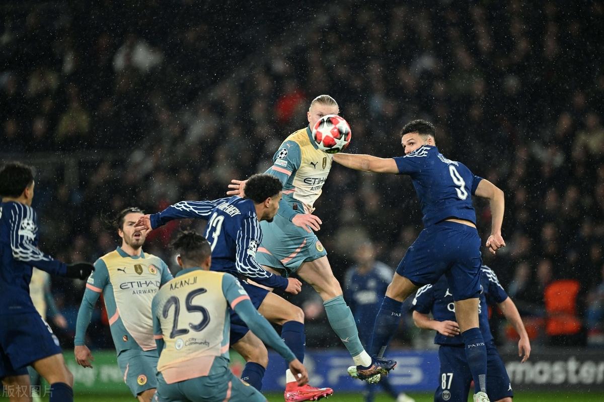 球队在关键比赛中击败对手,晋级下一轮 球队在关键比赛中击败对手,晋级下一轮