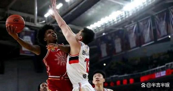 韩国男篮球员连夜训练，为杀入决赛拼尽全力！