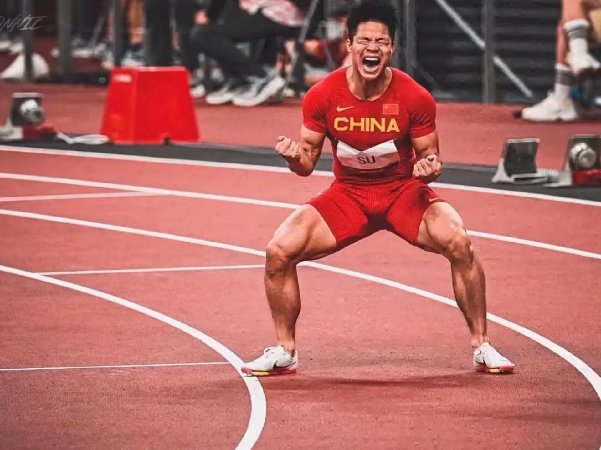 运动员们一直坚持训练,为了在比赛中取得胜利! 运动员们一直坚持训练,为了在比赛中取得胜利!