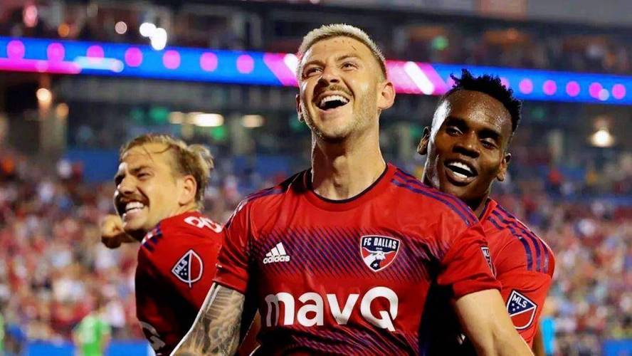 开云APP-关于足球赛事赛程密集，球队表现尽显实力与激情的信息