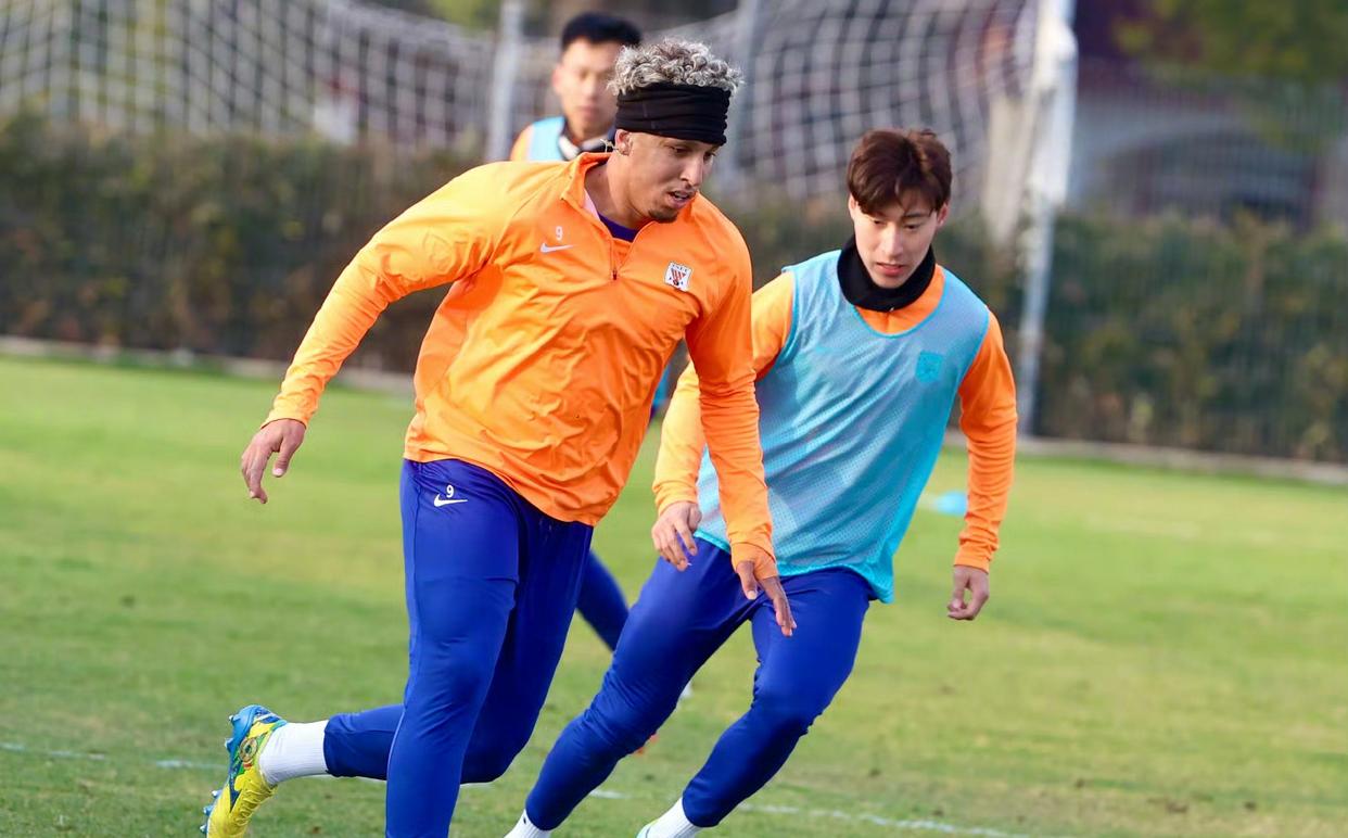 开云体育入口-亚冠淘汰赛首回合打响，全队备战决战