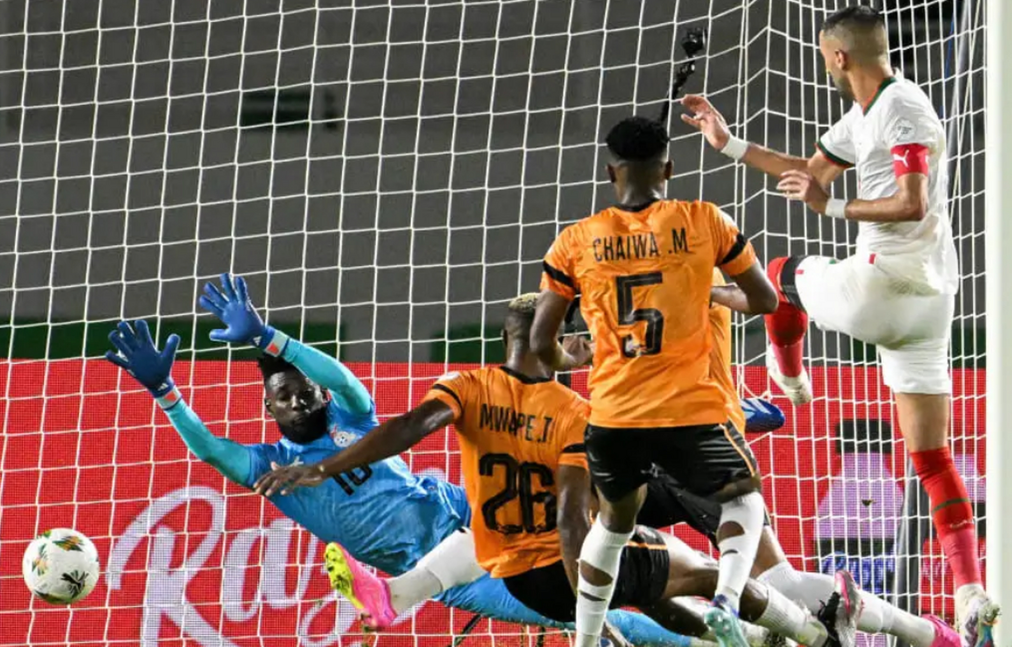 巴西球队打垮南非对手，晋级十六强