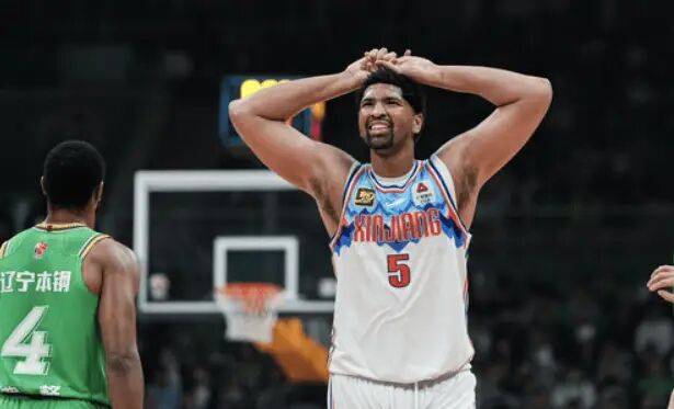 开云体育登录-球队实力横扫对手，赛场风云再现