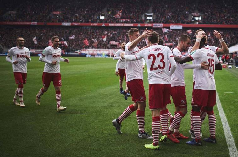 斯图加特客场惜败,主帅需调整阵容追赶对手 斯图加特客场惜败,主帅需调整阵容追赶对手