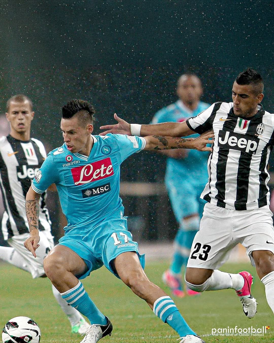 尤文图斯队员们在比赛中展现出超凡的速度 尤文图斯队员们在比赛中展现出超凡的速度