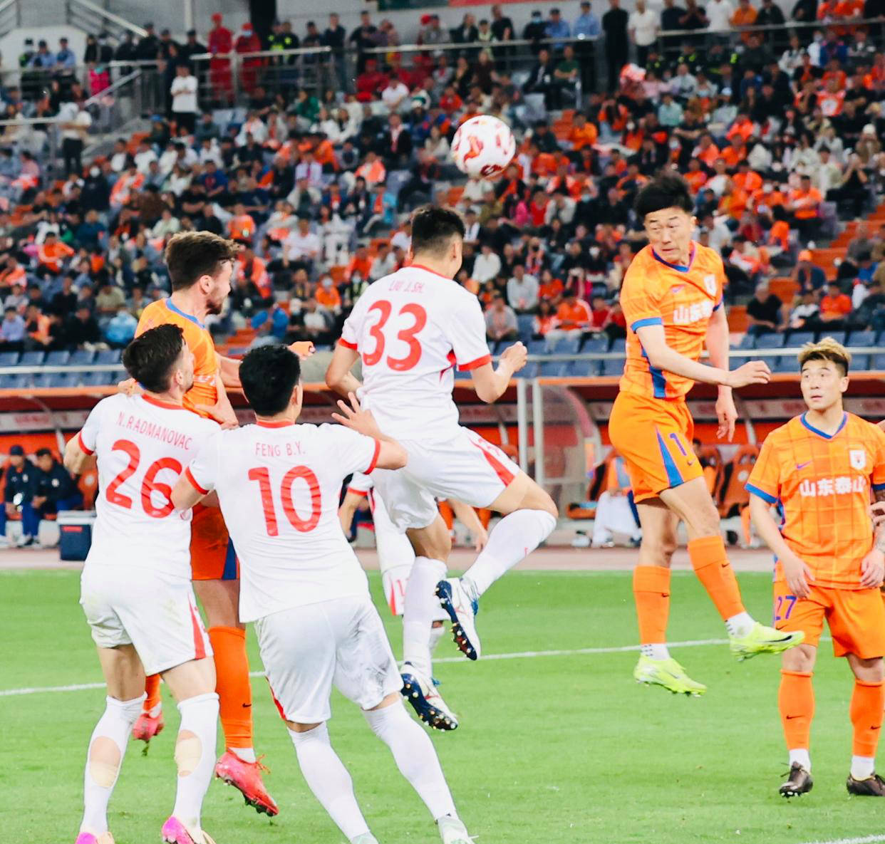 全队备战备战，中超球队士气高昂