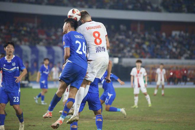 广州队获得胜利,斩获积分反超对手 广州队获得胜利,斩获积分反超对手