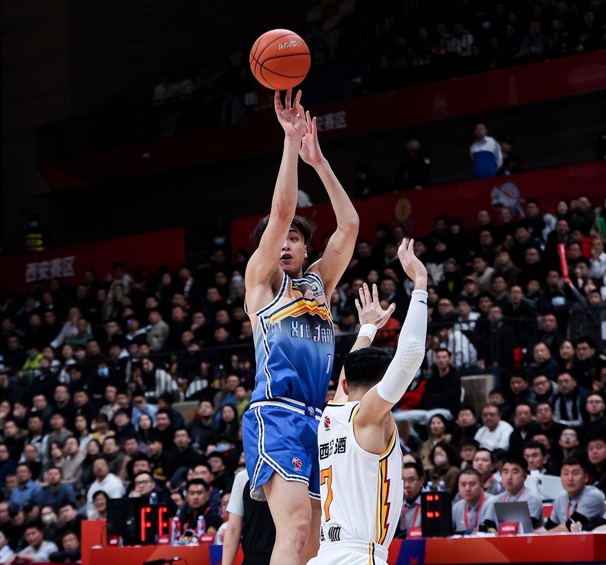 刘炜表现出色,助力上海队击败对手的简单介绍 刘炜表现出色,助力上海队击败对手的简单介绍