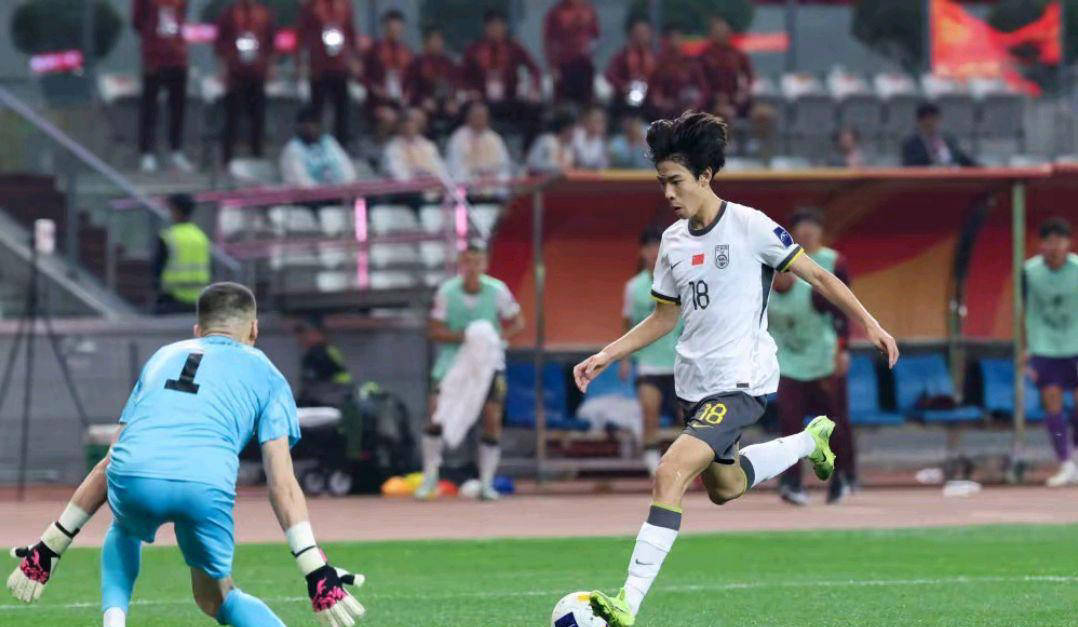 国足备战亚洲杯迎来关键训练 国足备战亚洲杯迎来关键训练