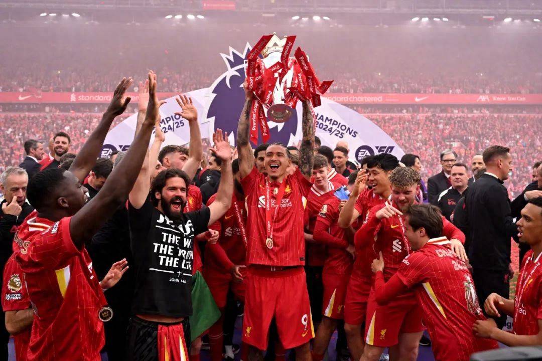 开云体育app-利物浦主场惨遭维拉逆转，错失登顶机会