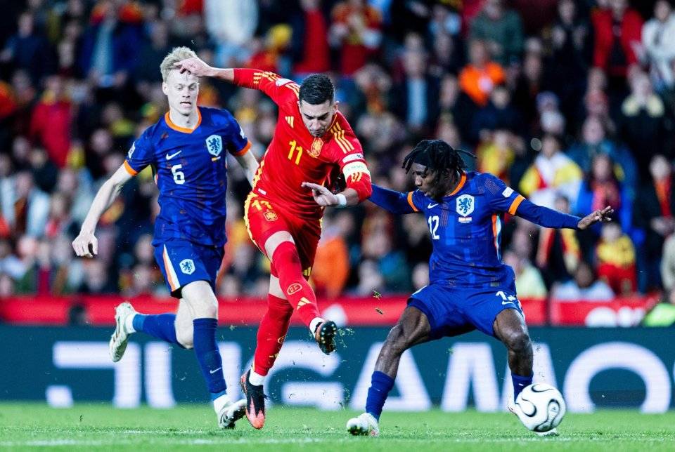 开云APP-西班牙国家队团结协作，成功杀入欧预赛四强