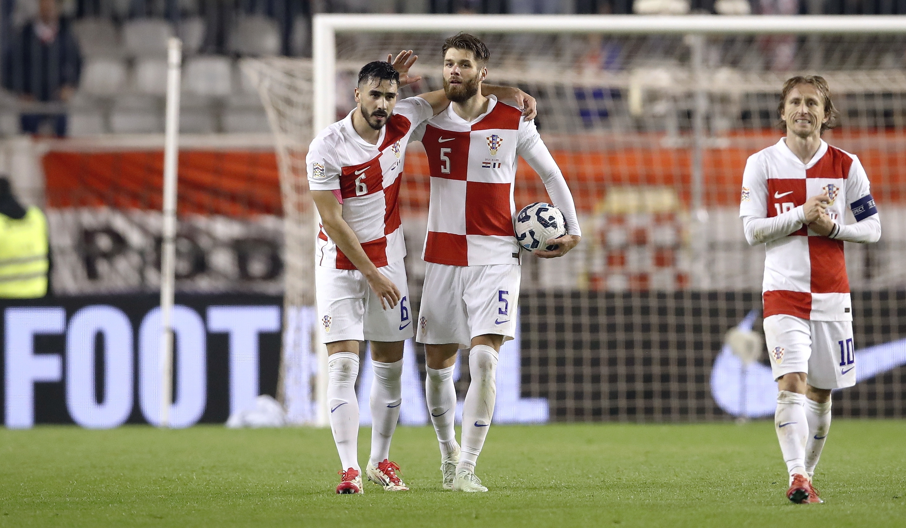 克罗地亚足球队轻取瑞典,欧洲预选赛半决赛相逢的简单介绍 克罗地亚足球队轻取瑞典,欧洲预选赛半决赛相逢的简单介绍