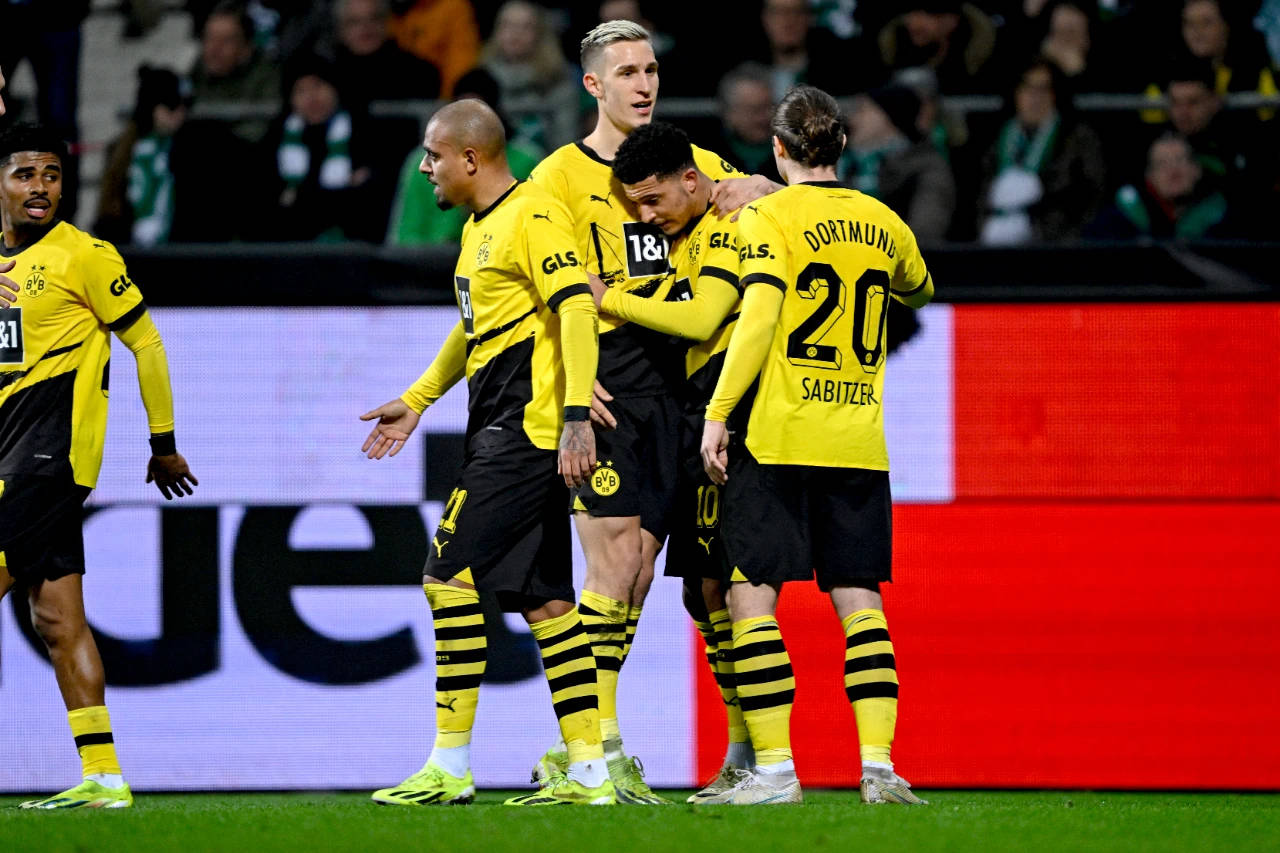 包含多特蒙德客场击败劲敌，排名稳定在前茅的词条