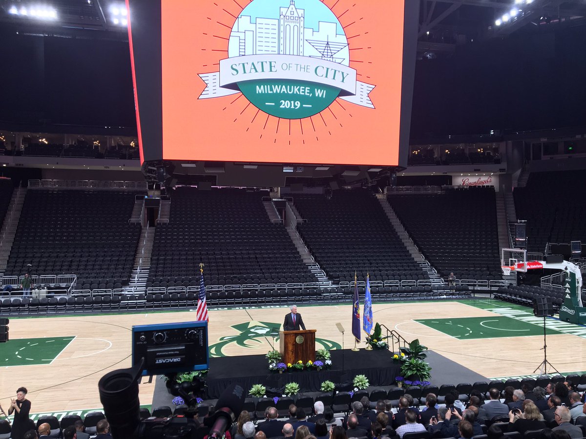 关于雄鹿主场失利，球迷议论纷纷的信息