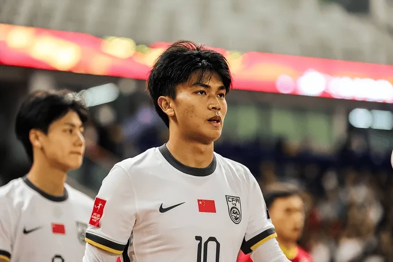 开云体育-勇猛无畏！比赛中球员斗志昂扬无所畏惧的简单介绍