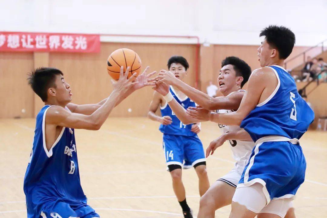 开云体育中国-喷火迎战，勇士斗志昂扬争夺冠军的简单介绍