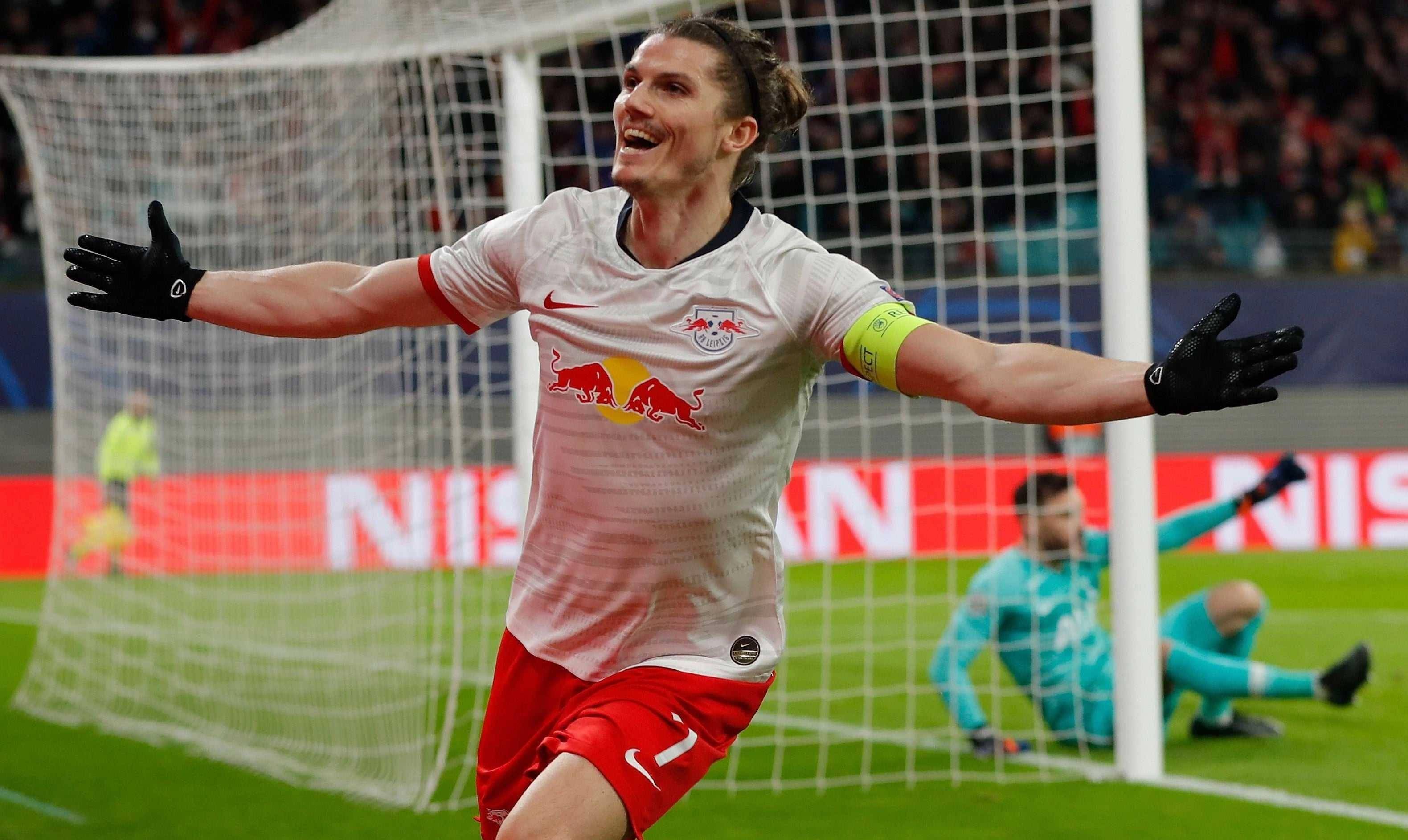 红牛球队斩获胜利闪耀足球赛场 红牛球队斩获胜利闪耀足球赛场