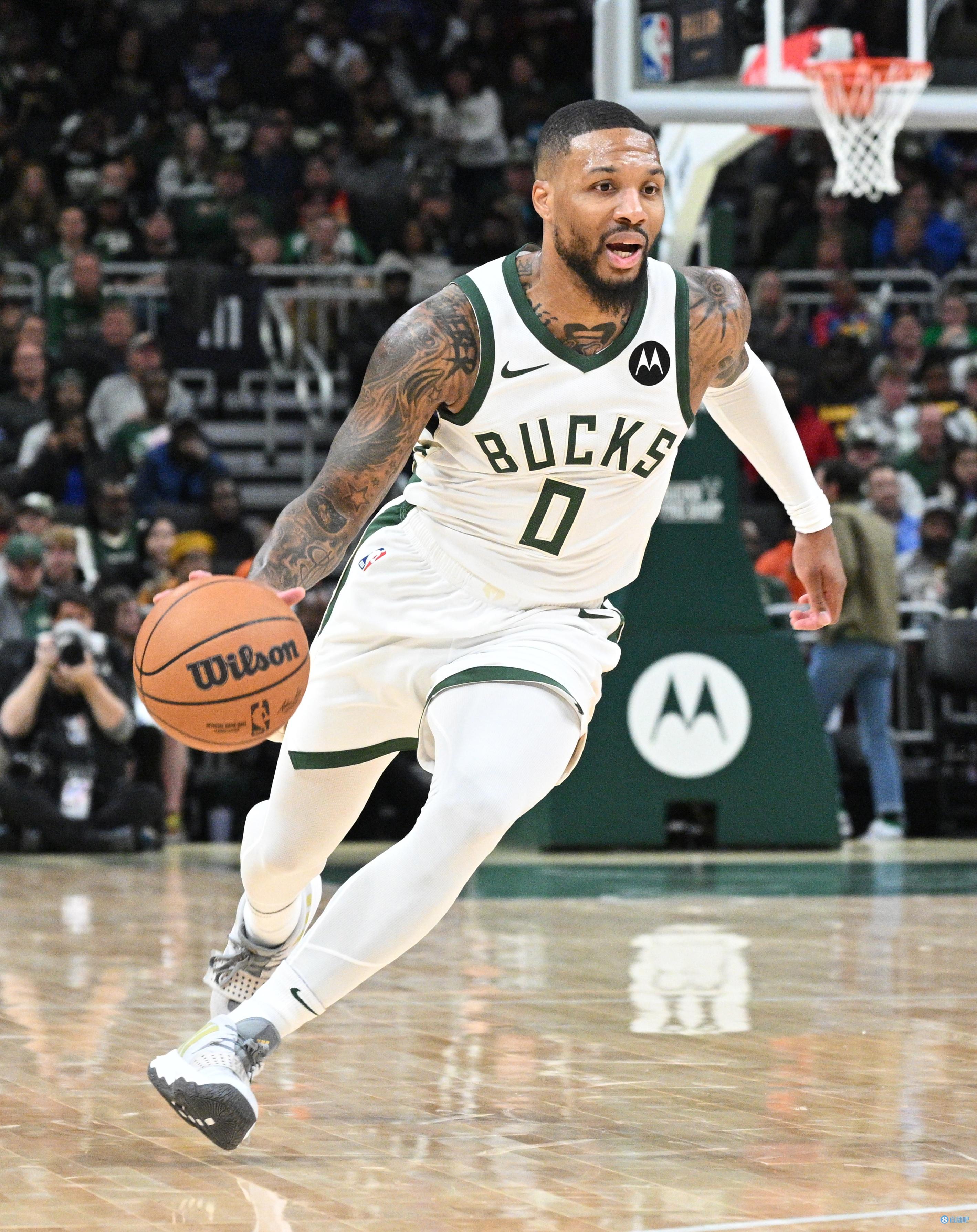 雄鹿大胜湖人,终结三连胜 雄鹿大胜湖人,终结三连胜