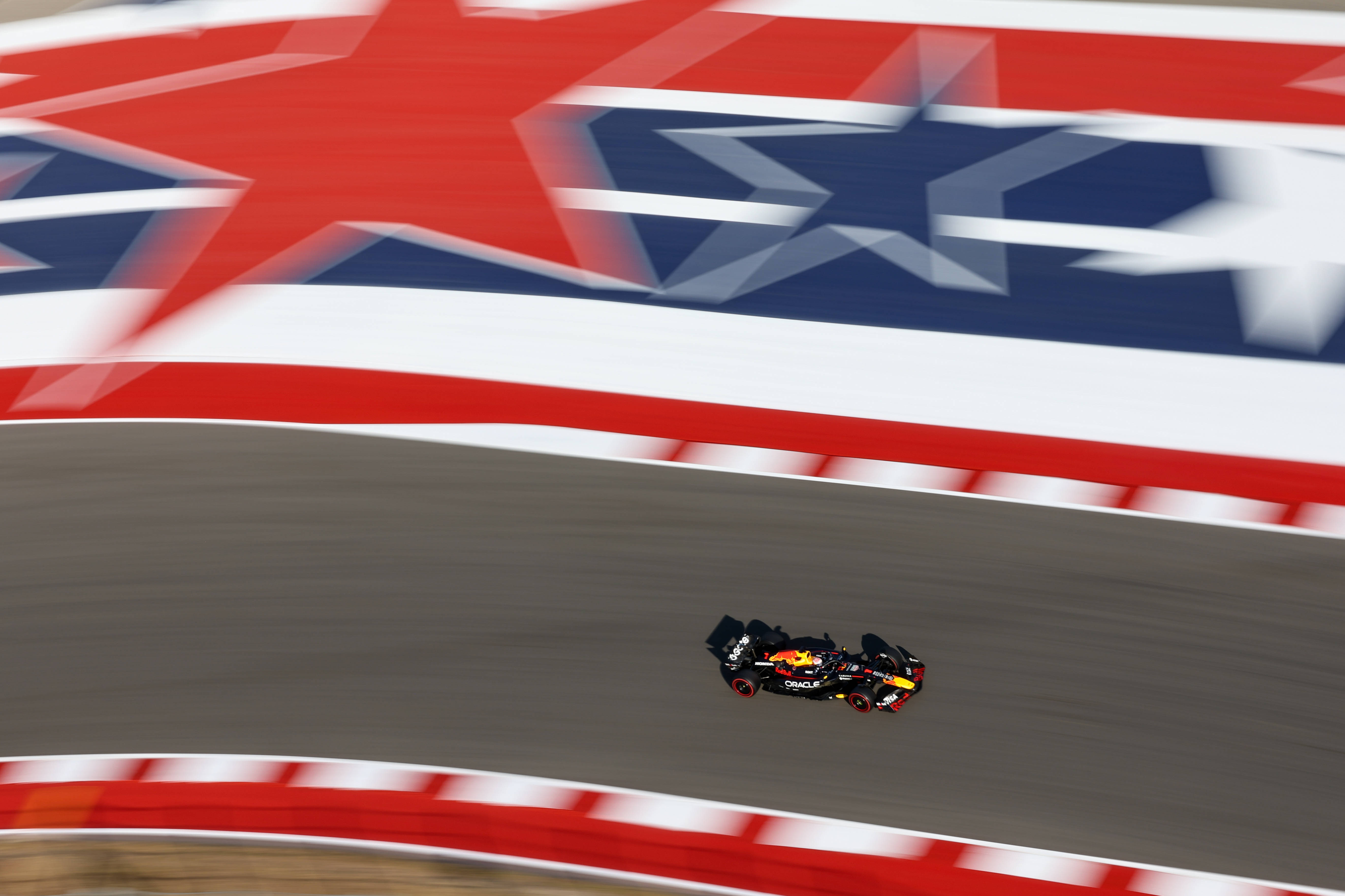 哈斯车队完胜阿斯顿马丁,维斯塔潘点燃赛场 哈斯车队完胜阿斯顿马丁,维斯塔潘点燃赛场