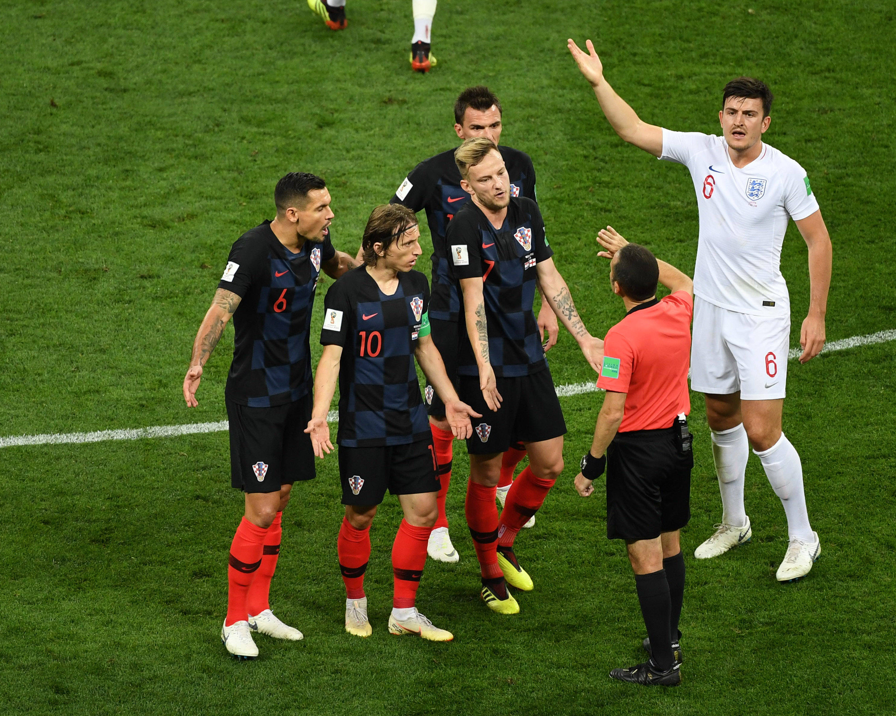 开云体育在线-塞维利亚险胜阿根廷，莫德里奇点燃赛场