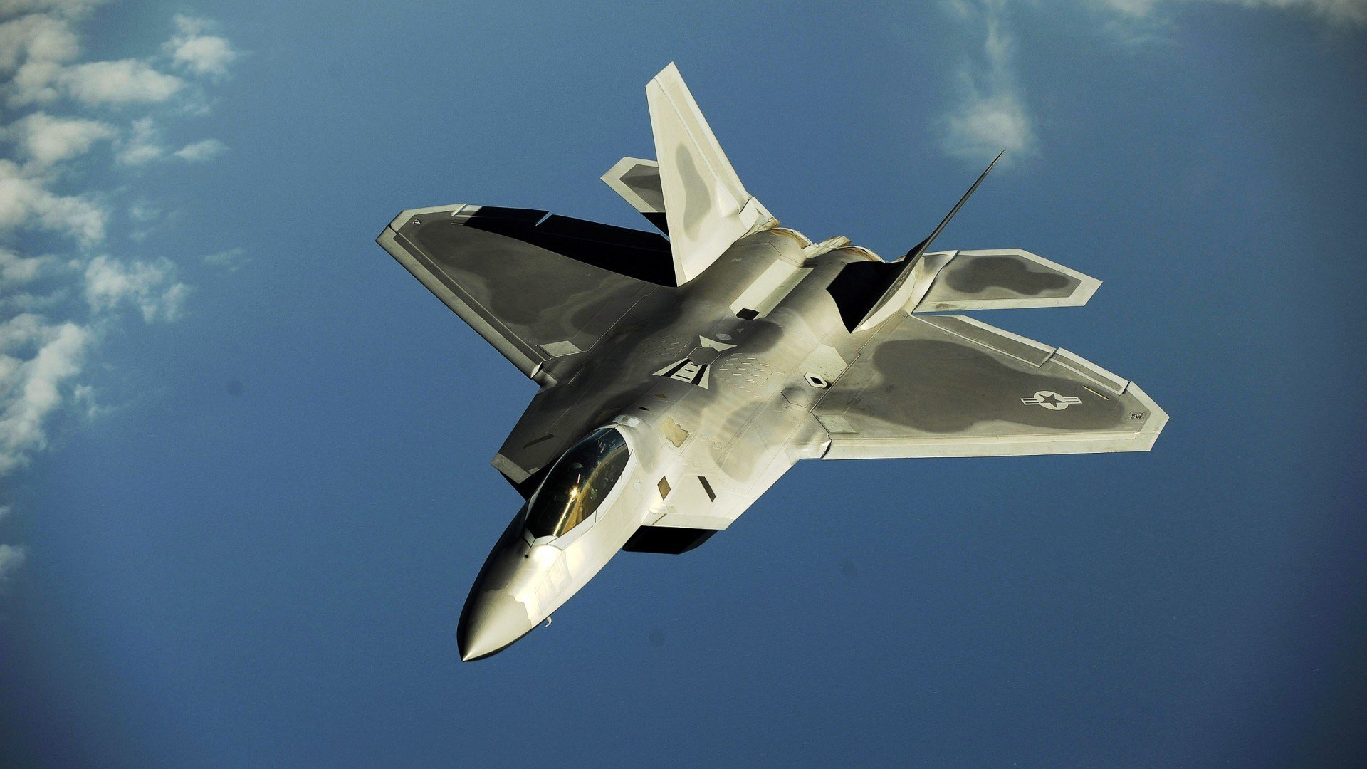 意甲焦点战之夜，当本泽马的优雅撕碎亚平宁的防线