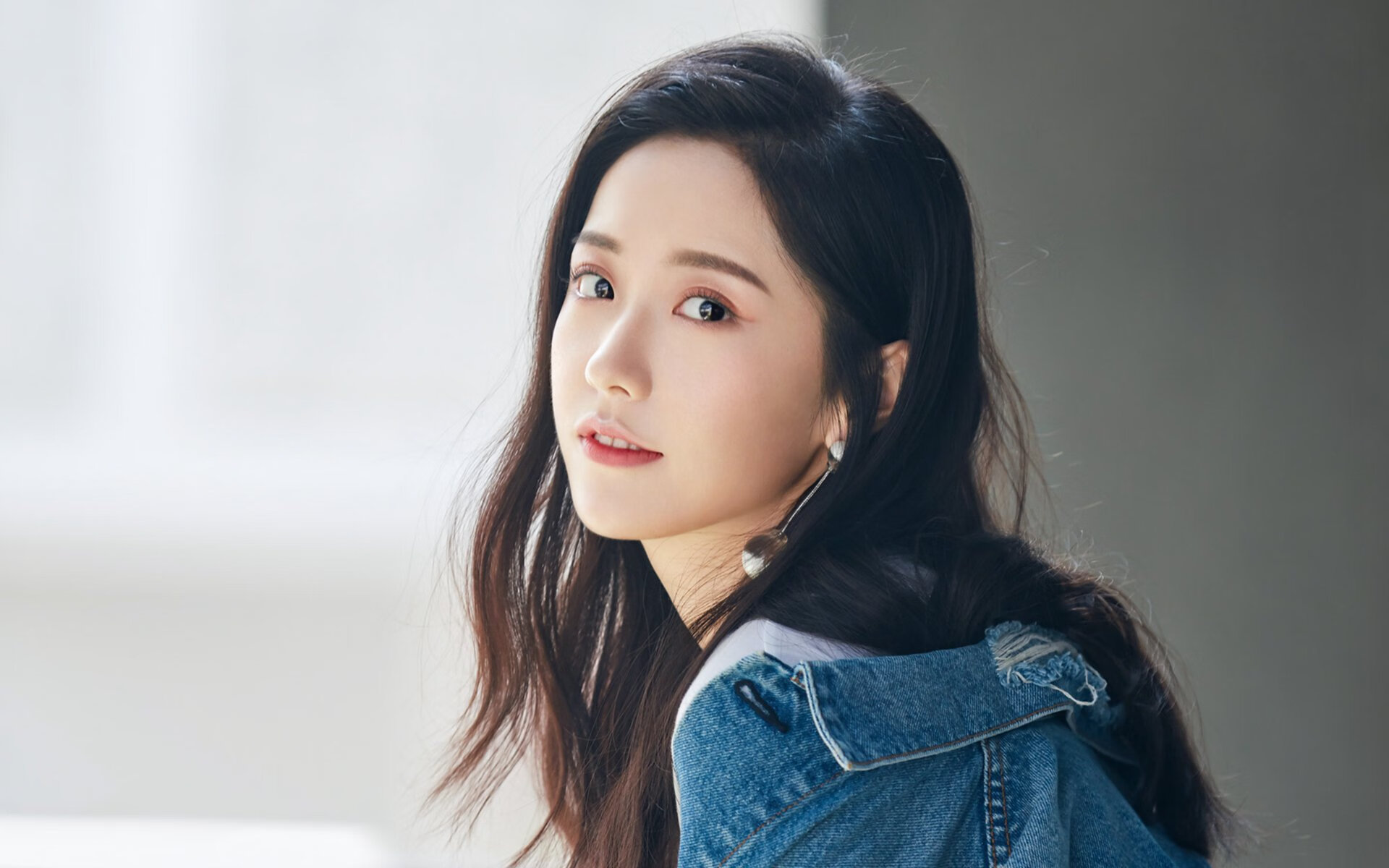 开云官网-德里赫特铸就钢铁防线，威尔士单节风暴击溃塞维利亚